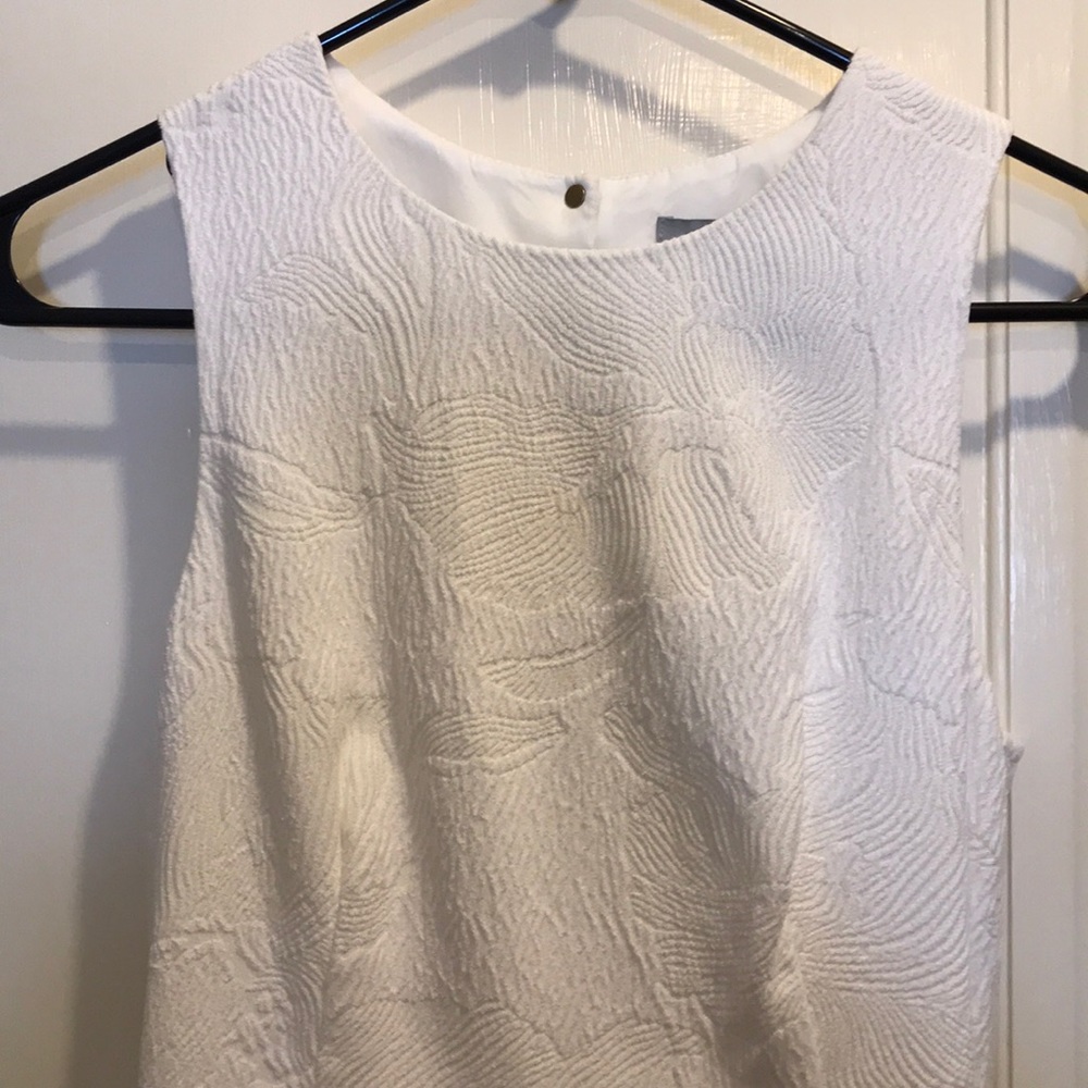 Adorable patterned white cocktail dress size 6